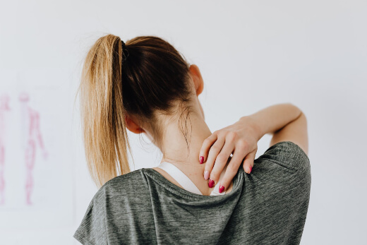 Neck Pain: Common Symptoms and How to Prevent 2 a woman experience neck pain